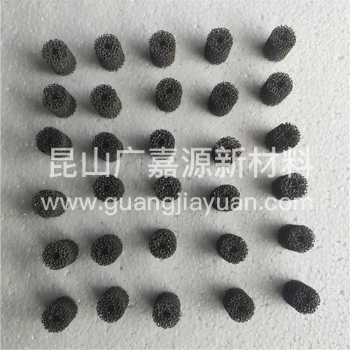 泡沫鐵鎳保持形態穩定，在高溫下很難燃燒,耐高溫。